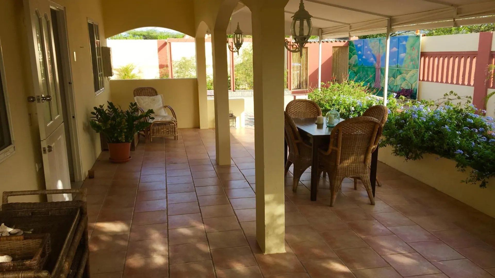 Bubali Gardens By Kamerlingh Villa Noord Guest house