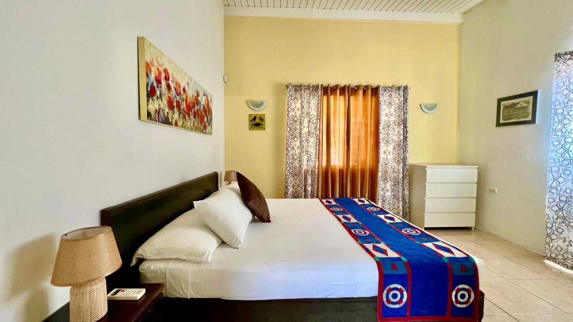 Guest house Bubali Gardens By Kamerlingh Villa Noord